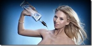 chicas1 G-Spirits: whisky, ron y vodka “enriquecidos” al pasar por los pechos de top models 5