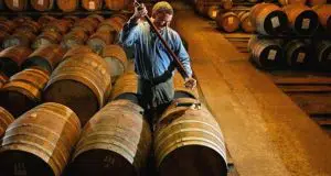 whisky-worker2